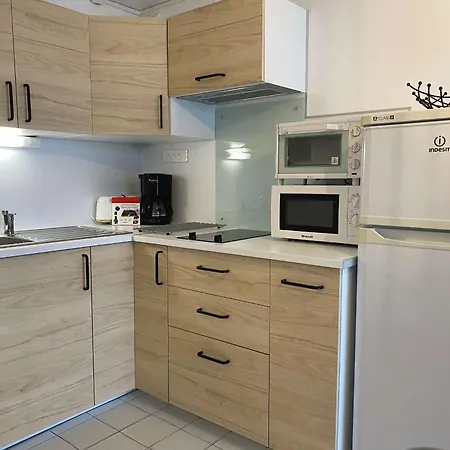 T2 Renove Avec Parking, Climatisation A Balaruc-Les-Bains - Fr-1-553-198